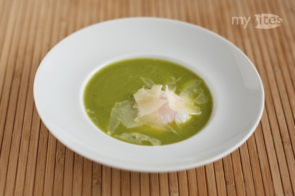 Poached Egg with Grilled Asparagus Sauce