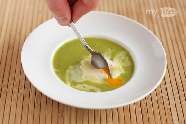 Poached Egg with Grilled Asparagus Sauce